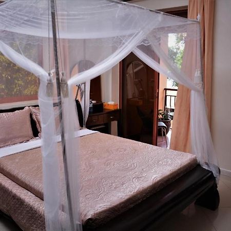 The Palms Beach Hotel And Restaurant Limited Энтеббе Экстерьер фото